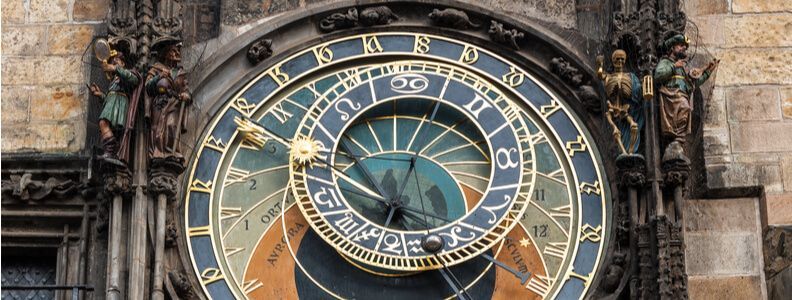 el reloj astronomico de praga plaza